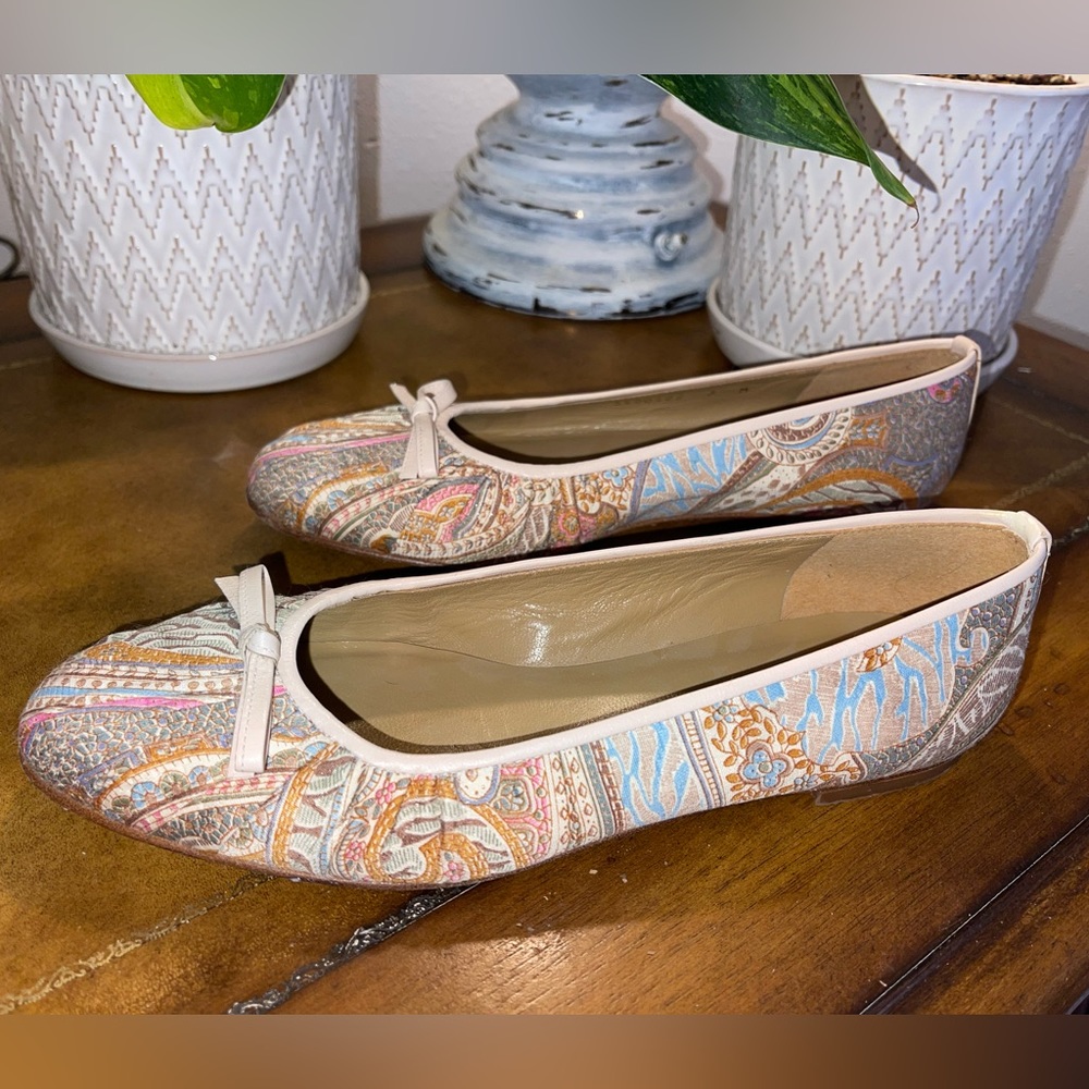 *Beautiful* (Never Worn) Stuart Weitzman, Size 7,… - image 2